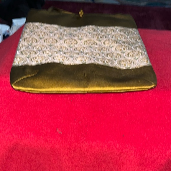 Elegant Gold and Cream Women's Bag - Picture 7 of 11